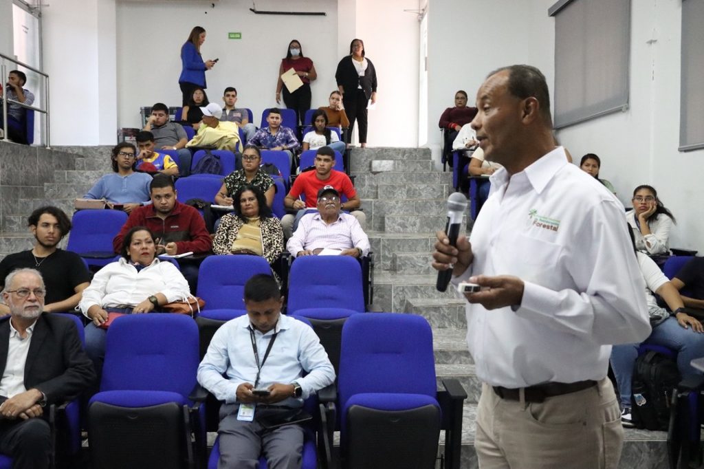 Sistema de Trazabilidad y Control Forestal, tema tratado en el Miércoles Universitario de la FCA